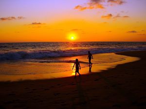 Preview wallpaper decline, beach, people, sand, silhouettes, sea, traces