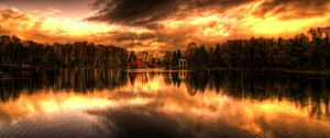 Preview wallpaper decline, evening, reflection, sky, wood, coast, house