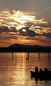 Preview wallpaper decline, evening, sun, horizon, boat, outlines, silhouettes, orange