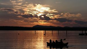 Preview wallpaper decline, evening, sun, horizon, boat, outlines, silhouettes, orange