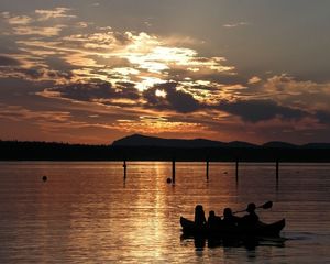 Preview wallpaper decline, evening, sun, horizon, boat, outlines, silhouettes, orange