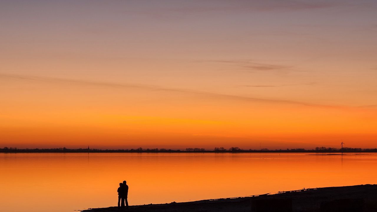 Wallpaper decline, lake, coast, pair, silhouettes, romanticism