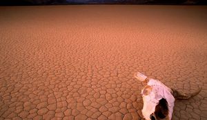 Preview wallpaper desert, drought, skull, bone, head