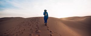 Preview wallpaper desert, loneliness, footprints, dunes, sand