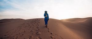 Preview wallpaper desert, loneliness, footprints, dunes, sand