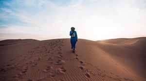 Preview wallpaper desert, loneliness, footprints, dunes, sand