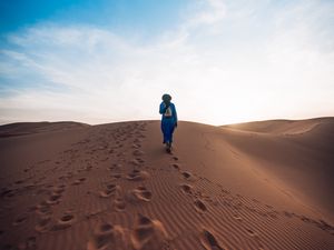 Preview wallpaper desert, loneliness, footprints, dunes, sand