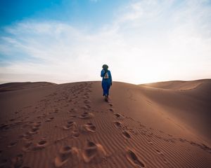 Preview wallpaper desert, loneliness, footprints, dunes, sand