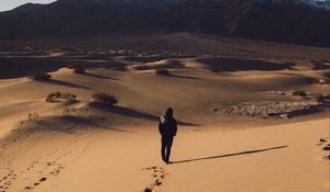 Preview wallpaper desert, loneliness, solitude, sand, traces