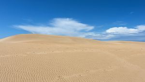 Preview wallpaper desert, sand, dunes, wavy, trace, sky