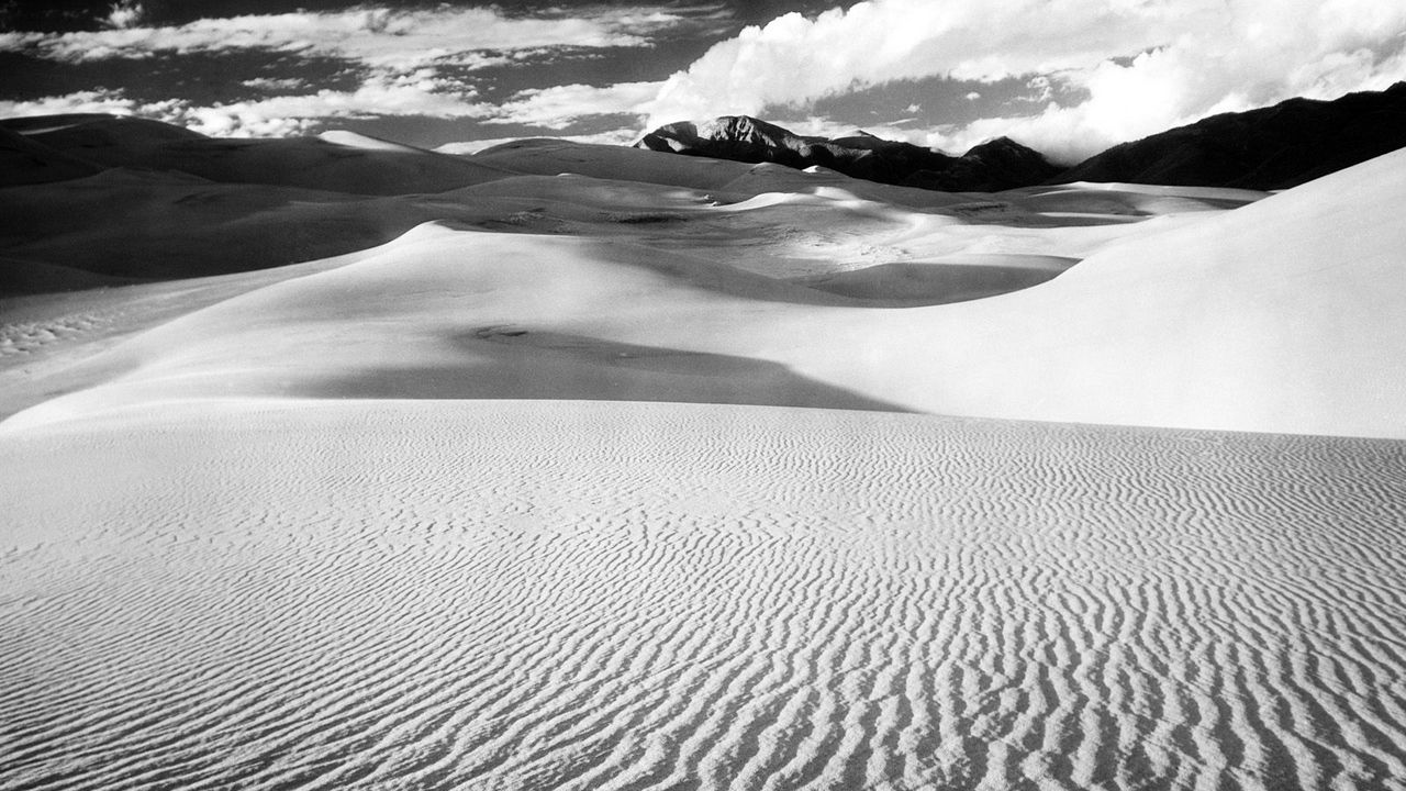 Wallpaper desert, sand, dunes, lines, mountains, black-and-white