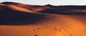 Preview wallpaper desert, sand, footprint, morocco