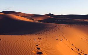 Preview wallpaper desert, sand, footprint, morocco