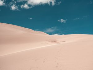 Preview wallpaper desert, sand, footprints, cloud