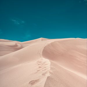 Preview wallpaper desert, sand, hill, footprints