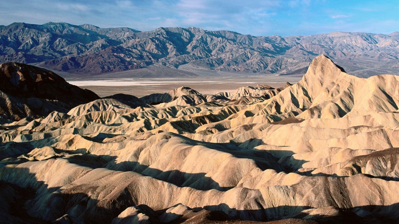 Wallpaper desert, sand, mountains, emptiness