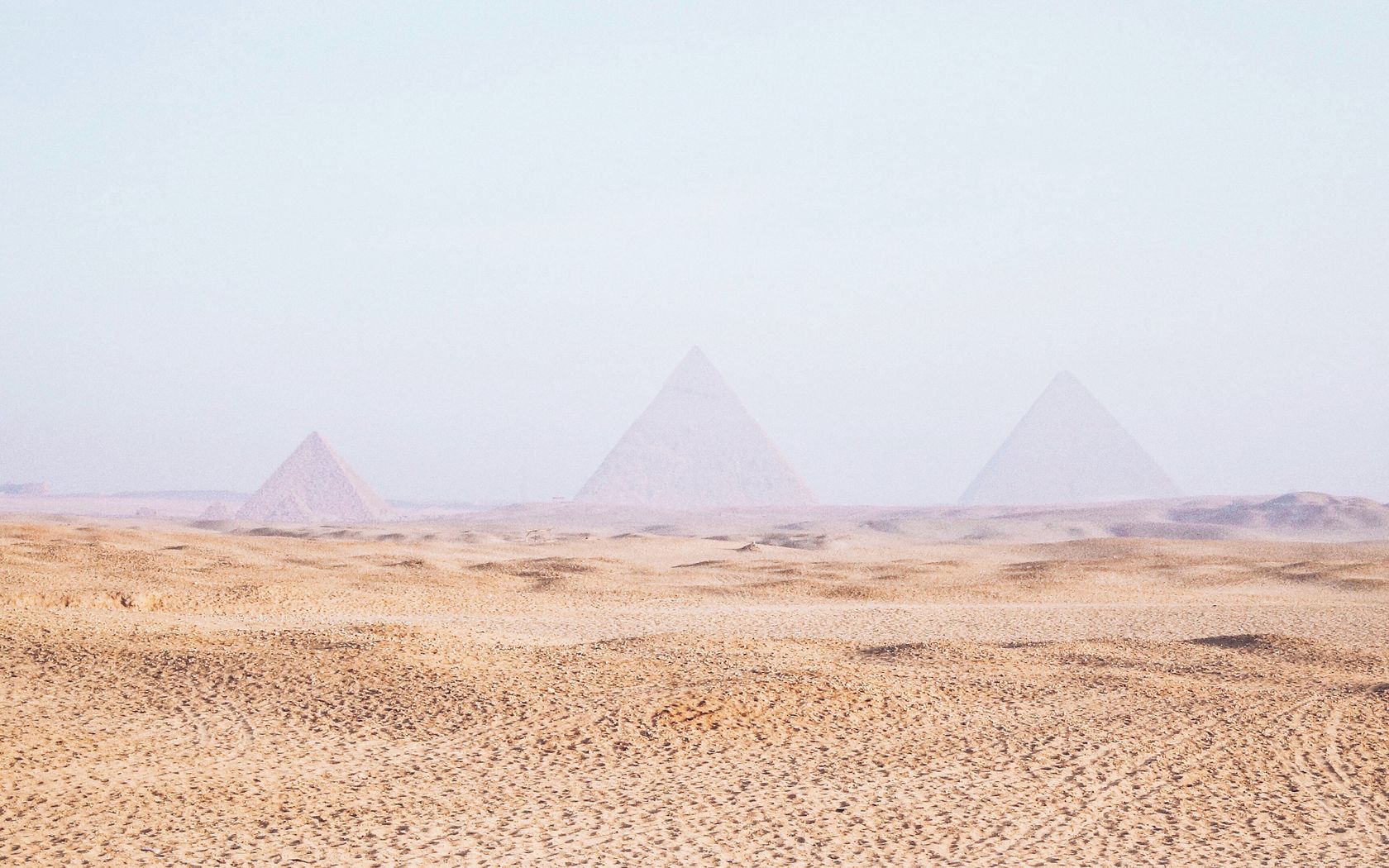 1680x1050 Wallpaper desert, sand, pyramids