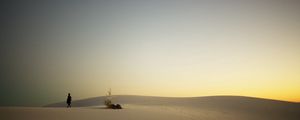 Preview wallpaper desert, sand, traveler, evening, decline