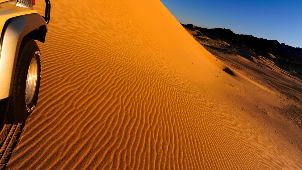 Wallpaper desert, sand, wheel, heat