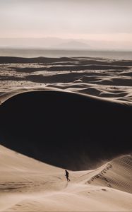 Preview wallpaper desert, silhouette, alone, sand, dunes