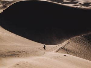 Preview wallpaper desert, silhouette, alone, sand, dunes