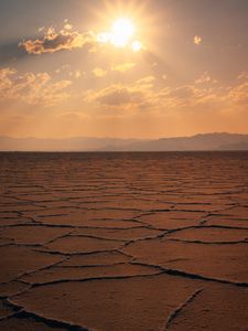 Preview wallpaper desert, sun, rays, mountains, horizon