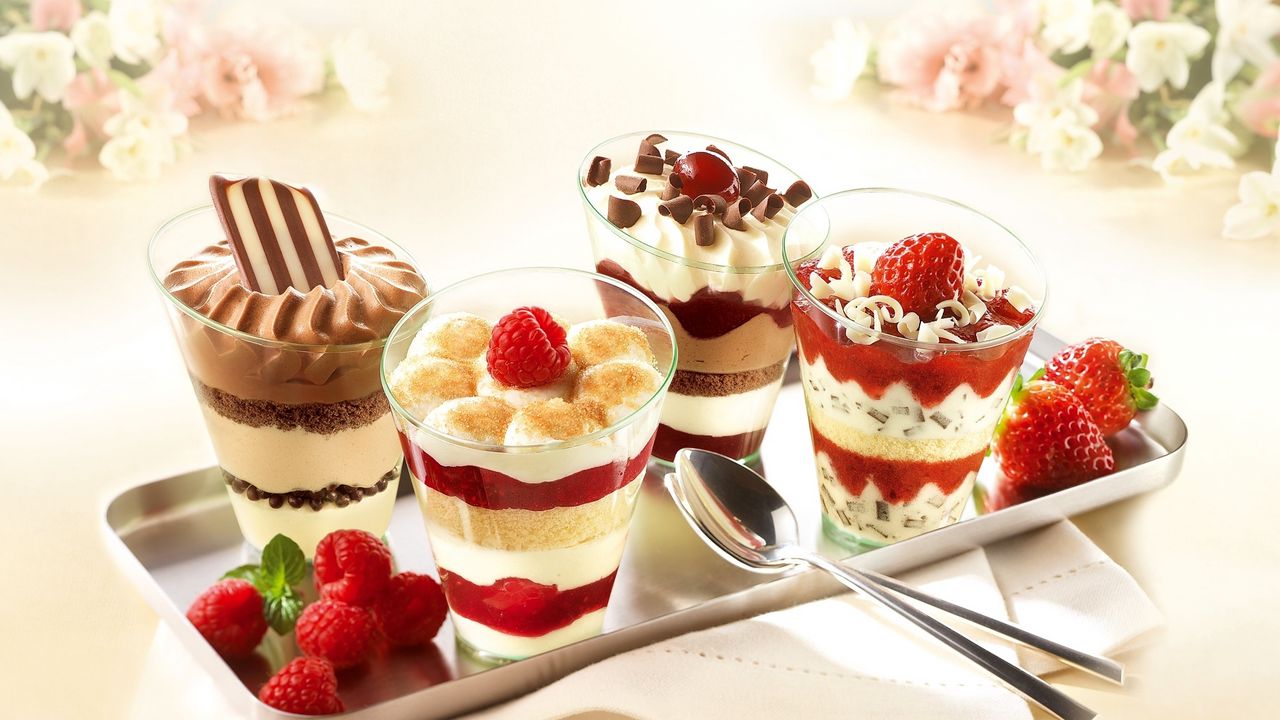 Wallpaper dessert, berries, raspberries, strawberries