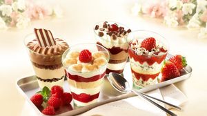Preview wallpaper dessert, berries, raspberries, strawberries