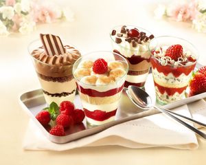 Preview wallpaper dessert, berries, raspberries, strawberries