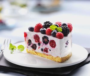 Preview wallpaper dessert, cake, raspberries, sweet, fruit, blueberry, black currant, food, cream