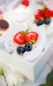 Preview wallpaper dessert, cake, strawberries, blueberries, berry