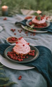 Preview wallpaper dessert, cupcake, cream, raspberries, berries
