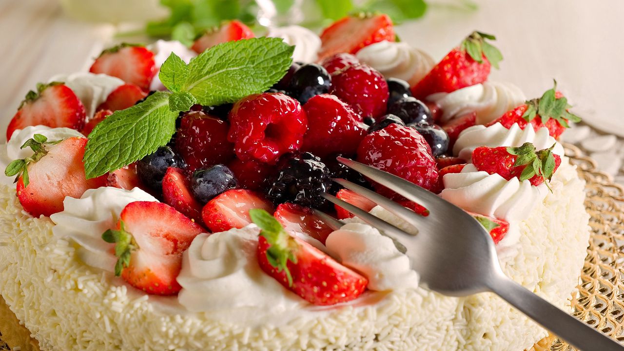 Wallpaper dessert, pie, berries, strawberry, cream, mint, sweet