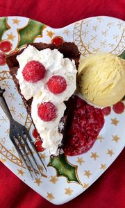 Preview wallpaper dessert, plug, plate, ice-cream, cake, berries, heart