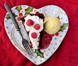 Preview wallpaper dessert, plug, plate, ice-cream, cake, berries, heart