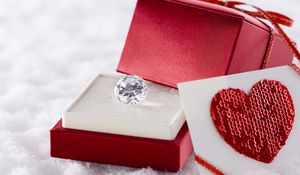 Preview wallpaper diamond, box, heart, snow