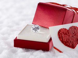 Preview wallpaper diamond, box, heart, snow