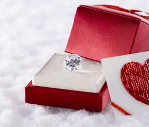 Preview wallpaper diamond, box, heart, snow