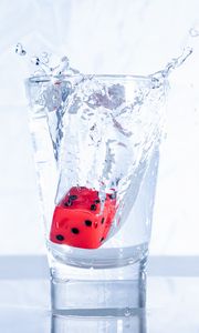 Preview wallpaper dice, glass, water, splashes, minimalism