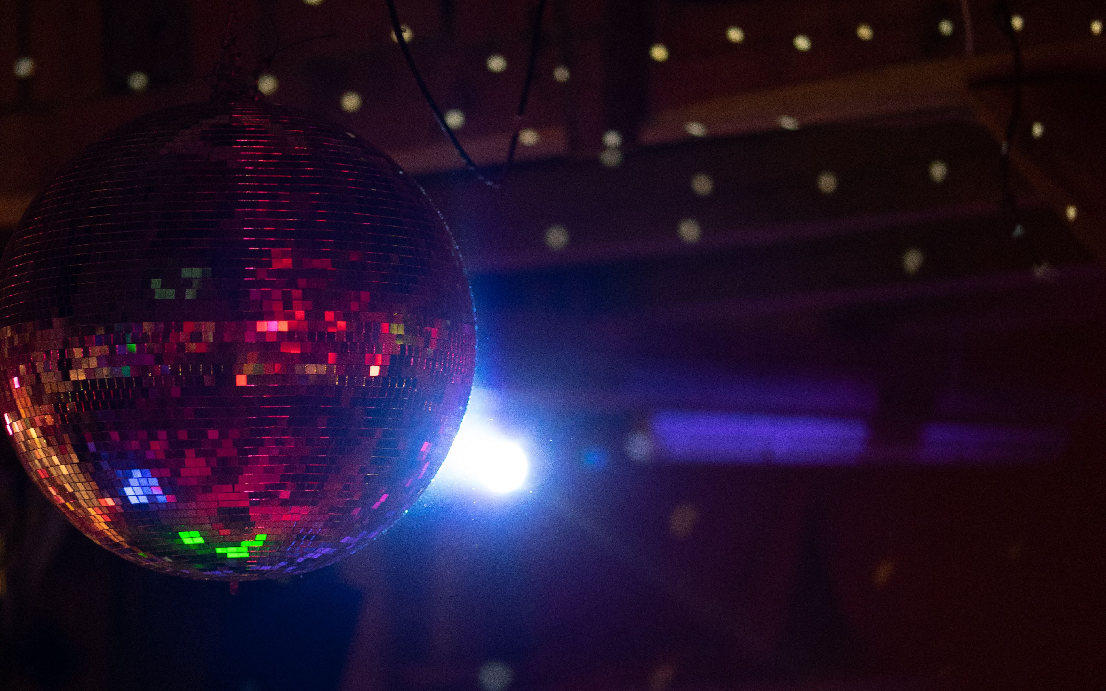 Download wallpaper 3840x2400 disco ball, light, shine, sphere, mirror ...