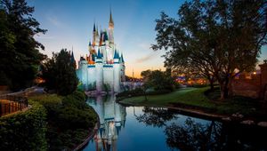 Preview wallpaper disneyland, building, beautiful, grass, park