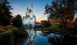 Preview wallpaper disneyland, building, beautiful, grass, park