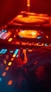 Dj iphone 8/7/6s/6 for parallax wallpapers hd, desktop backgrounds  938x1668, images and pictures