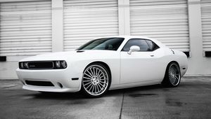 Preview wallpaper dodge, challenger, side view, white