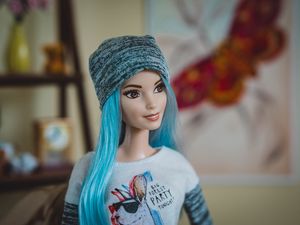 Preview wallpaper doll, barbie, style, fashion, hat, blue hair