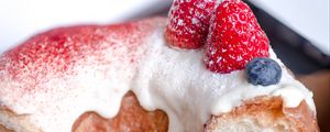 Preview wallpaper donut, icing, strawberry, dessert, macro