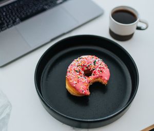 Preview wallpaper donut, laptop, cup, coffee, desktop