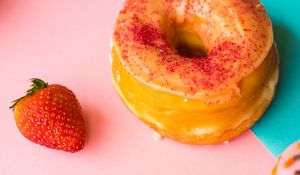 Preview wallpaper donut, strawberry, berries, dessert