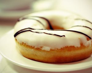 Preview wallpaper donut, sweet, glaze, chocolate, plate