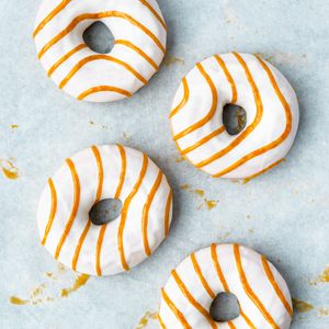 Preview wallpaper donuts, dessert, white